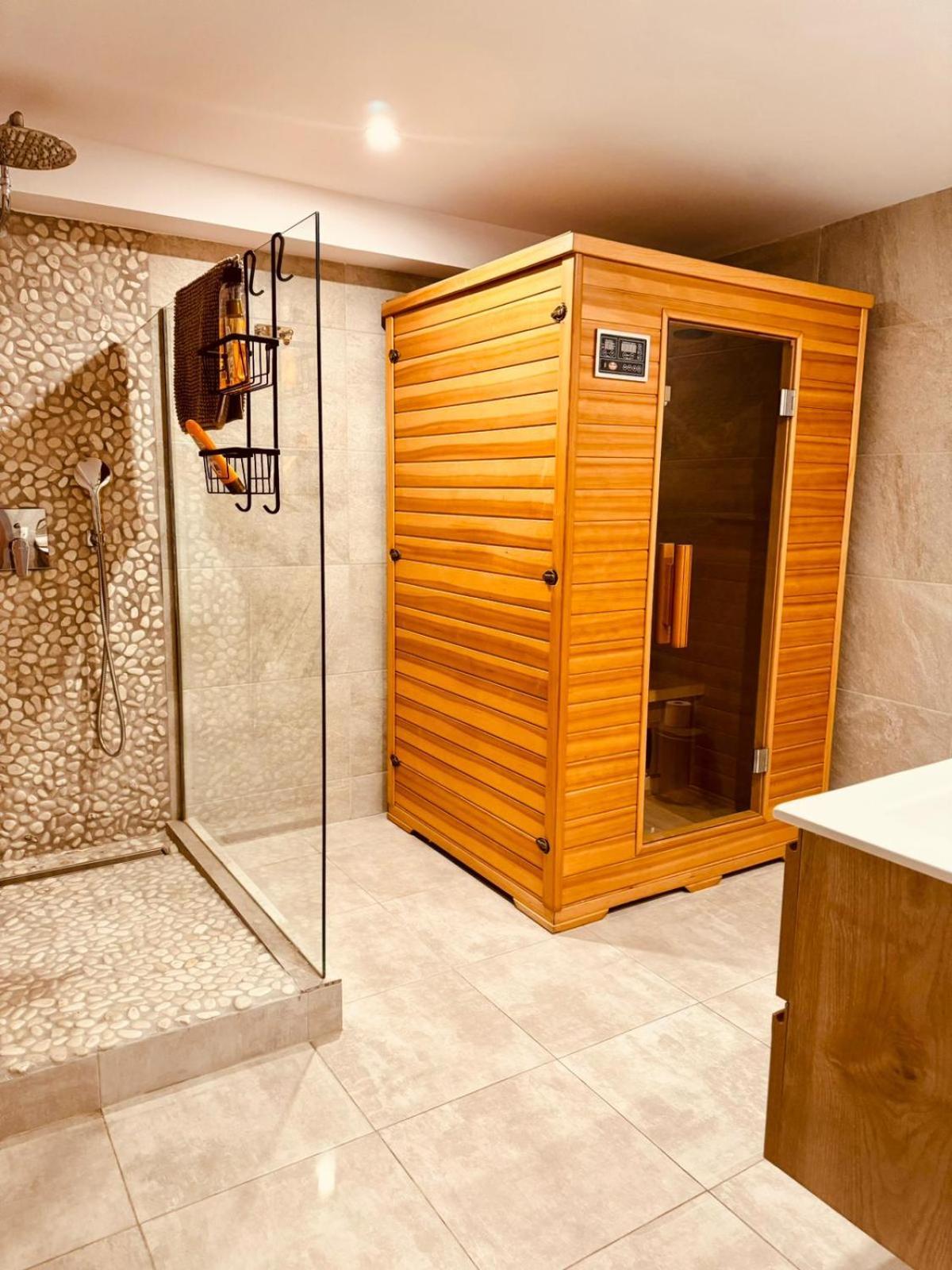 Casa Olivia, Luxurious With Sauna And Jacuzzi Holiday home *