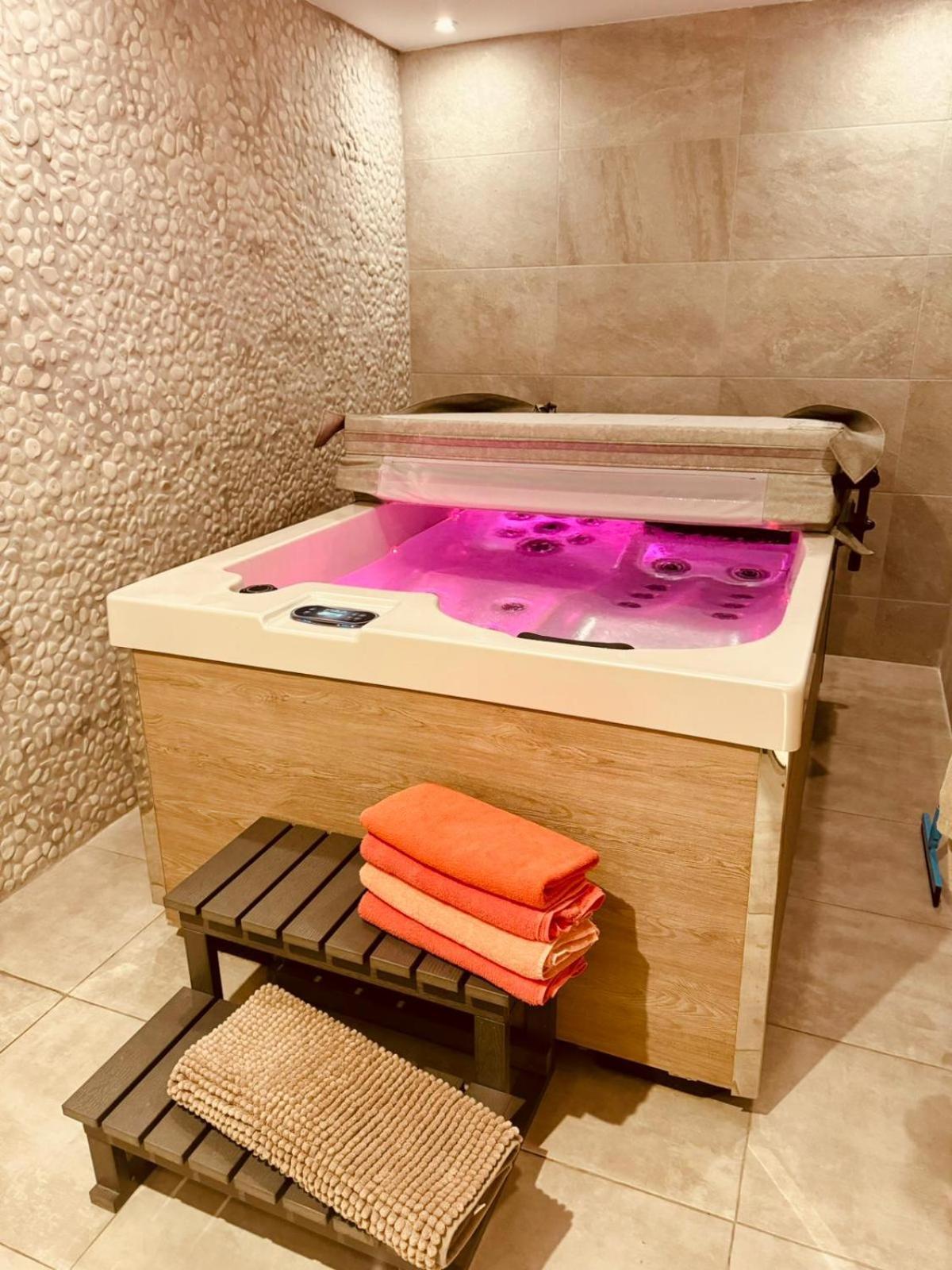 Casa Olivia, Luxurious With Sauna And Jacuzzi Holiday home